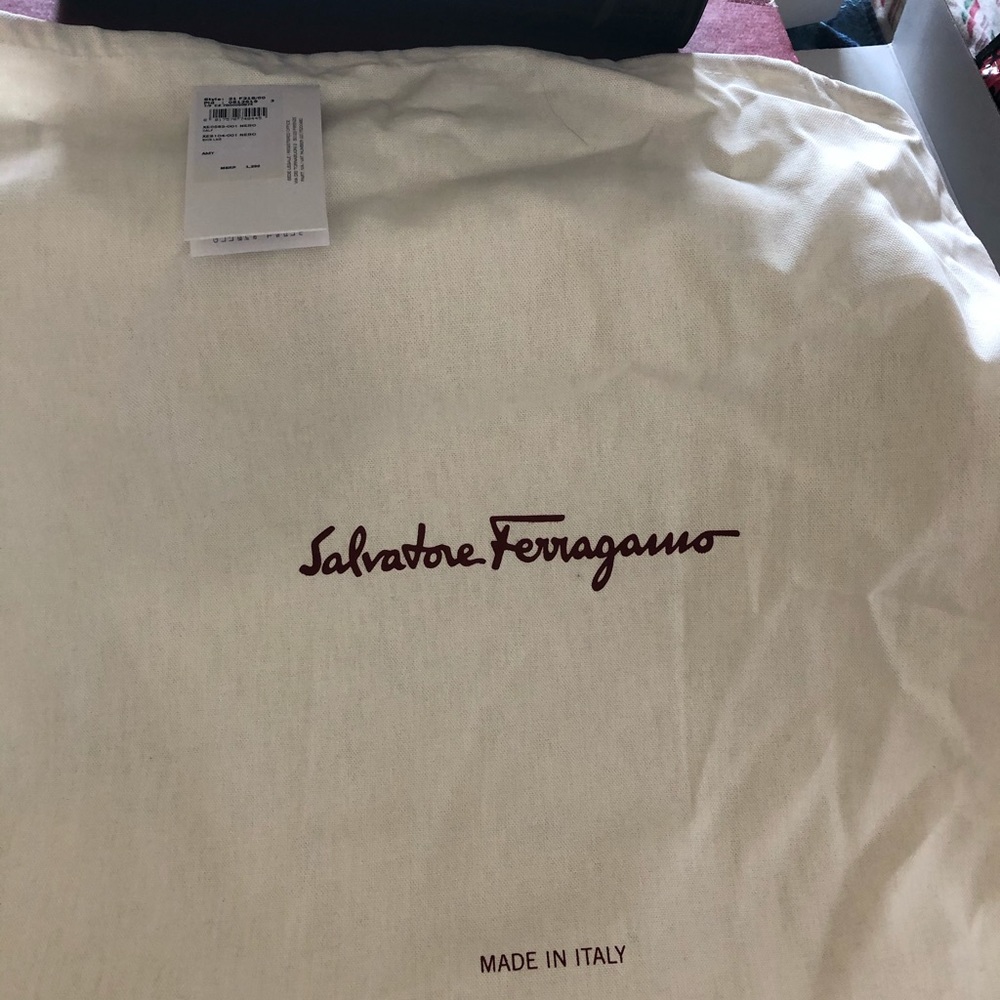 ๐๐ NWT๐HP๐Salvatore Ferragamo Amy Medium!! ๐ - Picture 6 of 8